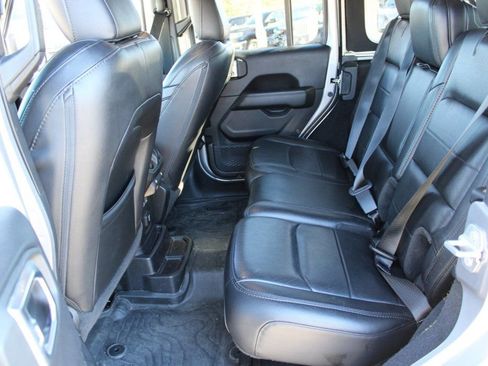 Used 2019 Jeep Wrangler Unlimited Sahara image 25