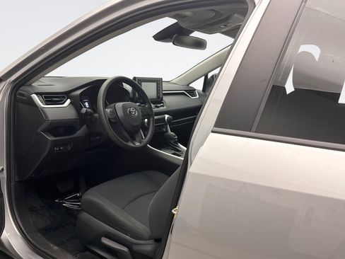 Used 2019 Toyota RAV4 LE AWD/4WD image 10
