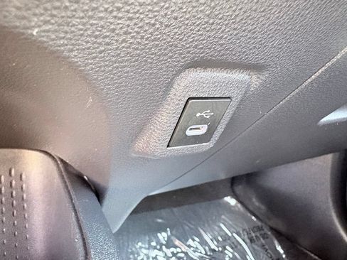 Used 2025 Toyota Corolla LE FWD image 18