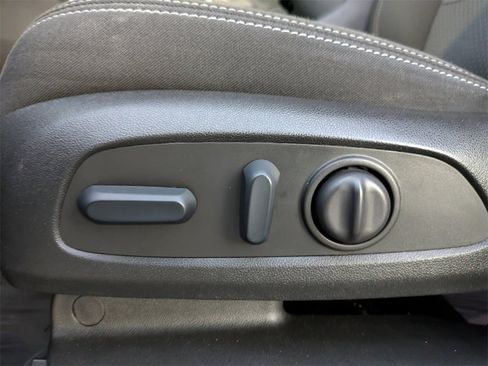 Used 2023 GMC Terrain SLE w/ Driver Convenience Package image 19