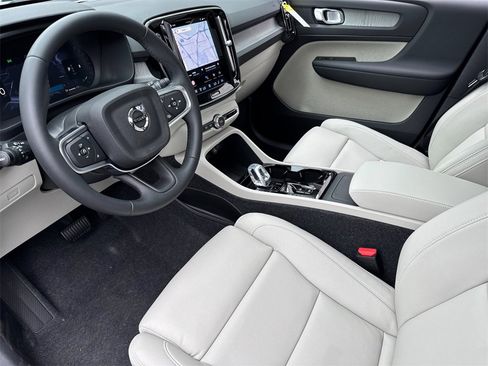 New 2026 Volvo XC40 B5 Plus w/ Protection Package Premier image 9