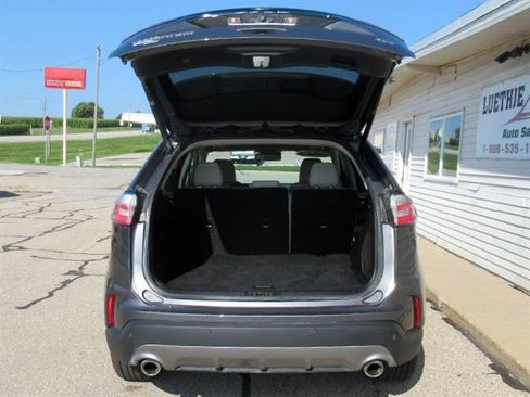 Used 2022 Ford Edge Titanium AWD/4WD image 9