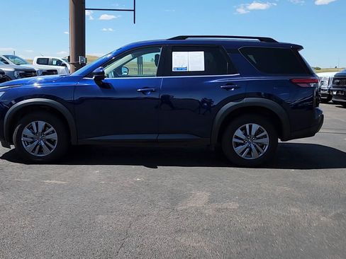 Used 2025 Nissan Pathfinder SV AWD/4WD image 2