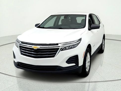 Used 2024 Chevrolet Equinox LS w/ Driver Confidence II Package FWD image 8