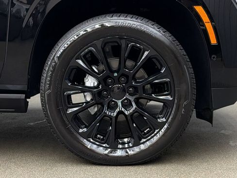 Used 2026 GMC Yukon Denali w/ Sun & Power Step Package AWD/4WD image 9