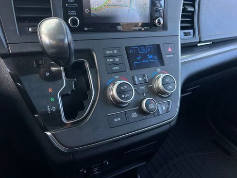 Used 2019 Toyota Sienna SE image 24