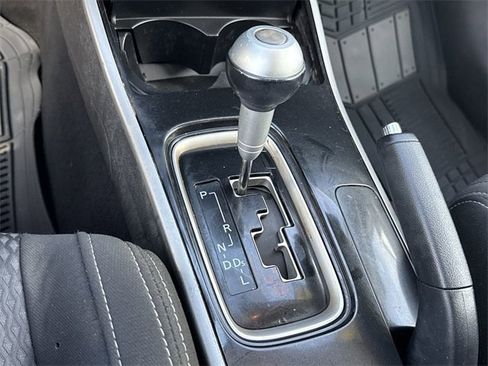 Used 2017 Mitsubishi Outlander SEL image 29