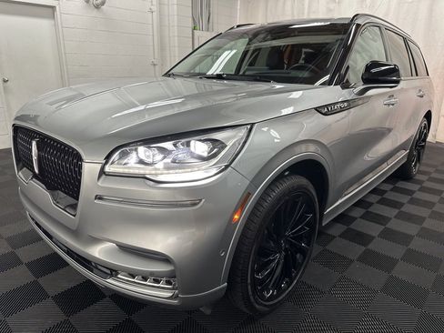 Used 2023 Lincoln Aviator Reserve w/ Equipment Group 201A image 2