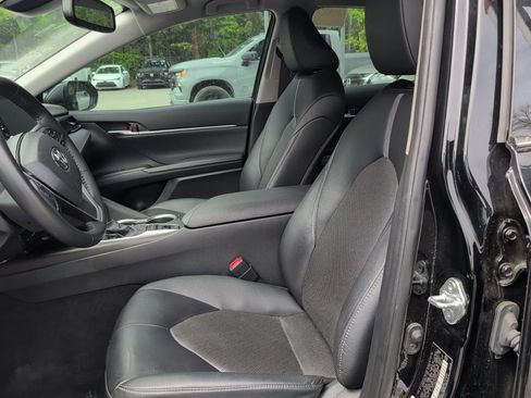 Used 2023 Toyota Camry XLE image 5