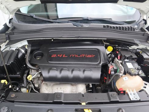 Used 2017 Jeep Renegade Altitude AWD/4WD image 33