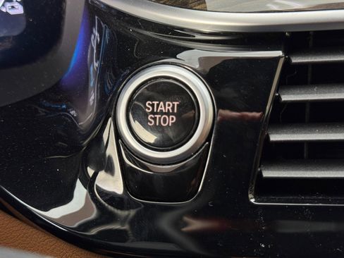 Used 2022 BMW 530e w/ Premium Package image 23