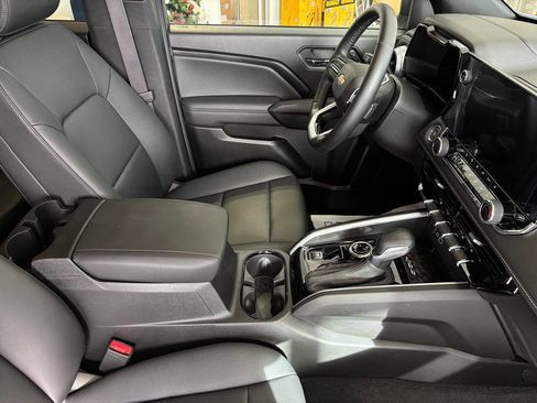 New 2024 Chevrolet Colorado LT w/ LT Convenience Package III image 12