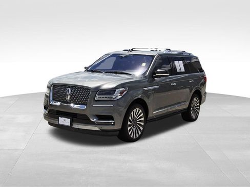 Used 2019 Lincoln Navigator Reserve w/ Cargo Package AWD/4WD image 2