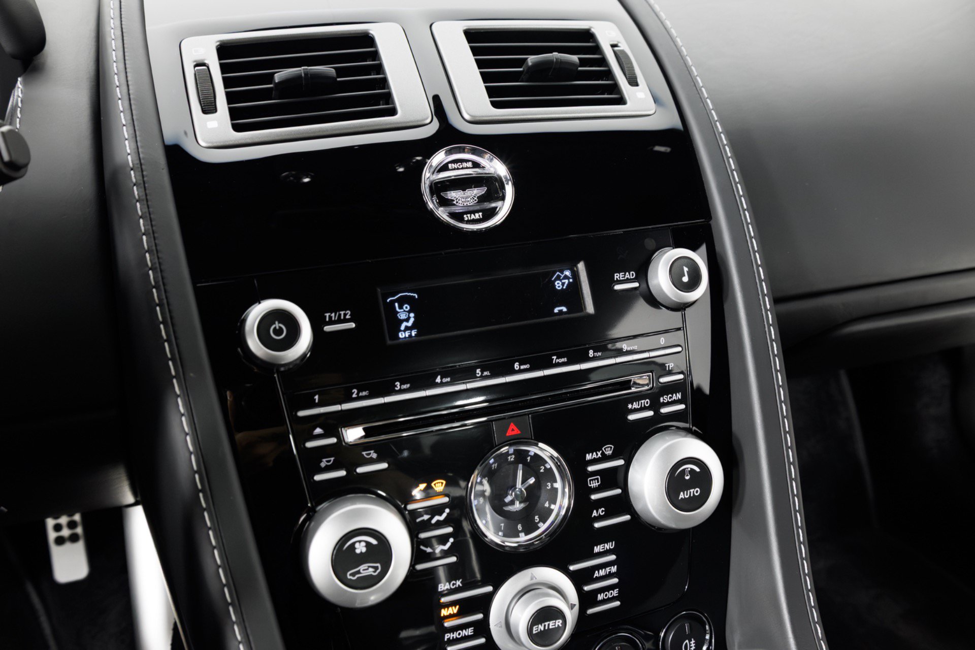 Used 2010 Aston Martin DBS Coupe RWD image 26