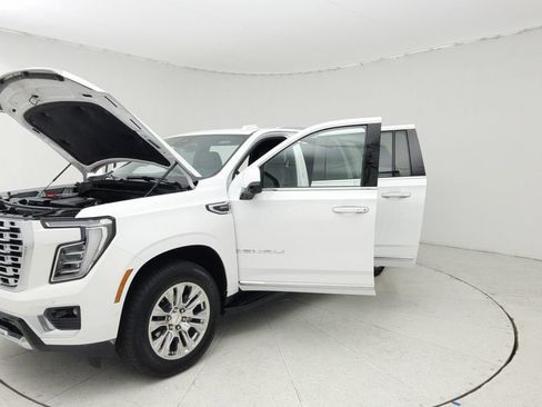 Certified 2025 GMC Yukon XL Denali AWD/4WD image 10