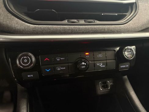 Used 2024 Jeep Compass Latitude AWD/4WD image 29