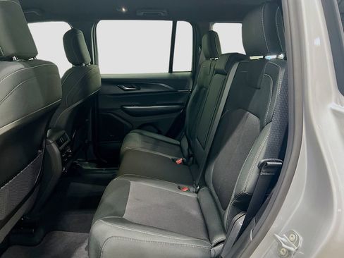 New 2025 Jeep Grand Cherokee Laredo image 11