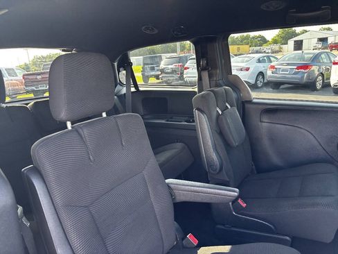 Used 2020 Dodge Grand Caravan SE FWD image 25
