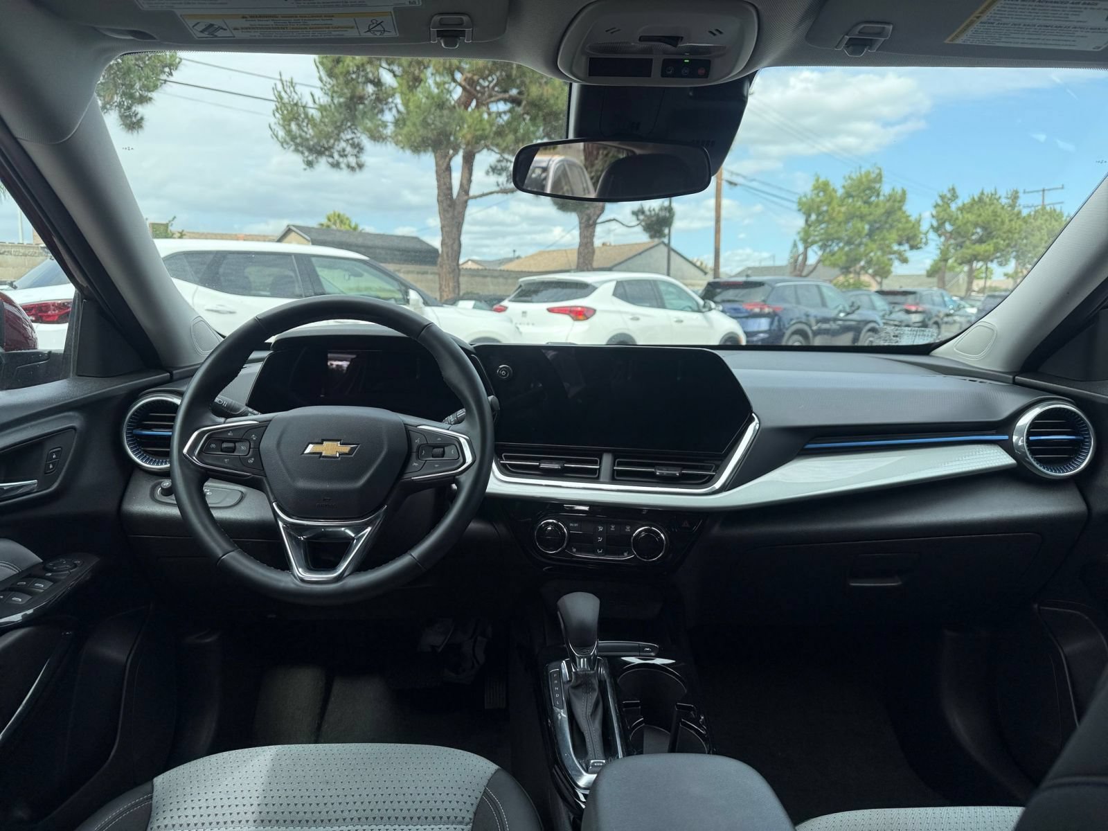 Used 2025 Chevrolet Trax LT w/ LT Convenience Package FWD image 29