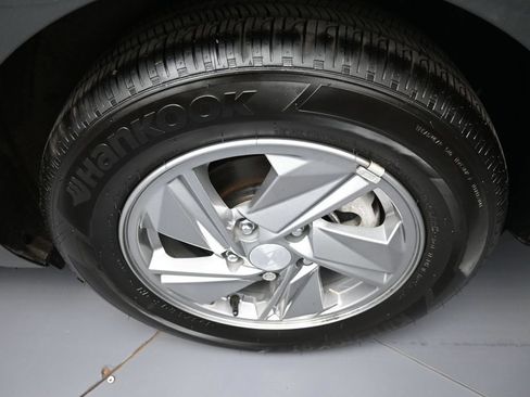 Certified 2025 Hyundai Elantra SE FWD image 15