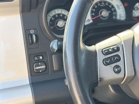 Used 2007 Toyota FJ Cruiser 2WD image 10