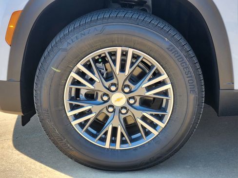 New 2026 Chevrolet Traverse LT w/ Driver Confidence Package image 8