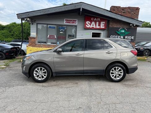 Used 2019 Chevrolet Equinox LT FWD image 2