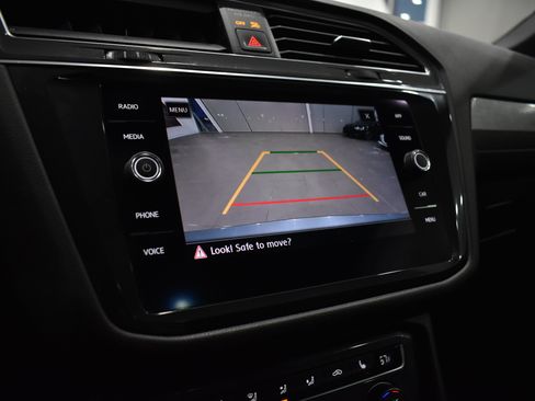 Used 2020 Volkswagen Tiguan SE R-Line AWD/4WD image 19
