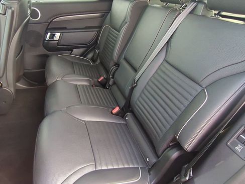 Used 2024 Land Rover Discovery Metropolitan Edition image 19