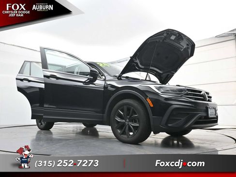 Used 2024 Volkswagen Tiguan SE w/ Panoramic Sunroof Package AWD/4WD image 35