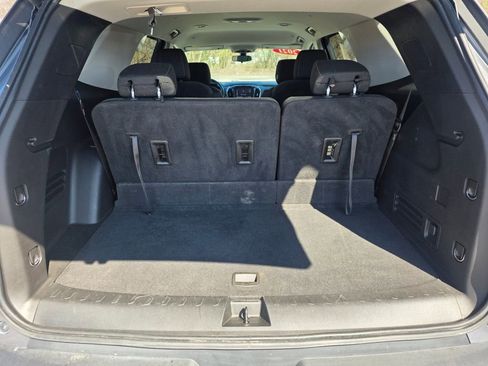 Used 2021 Chevrolet Traverse LT image 8