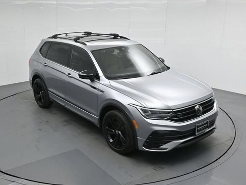 Used 2023 Volkswagen Tiguan SE R-Line FWD image 36