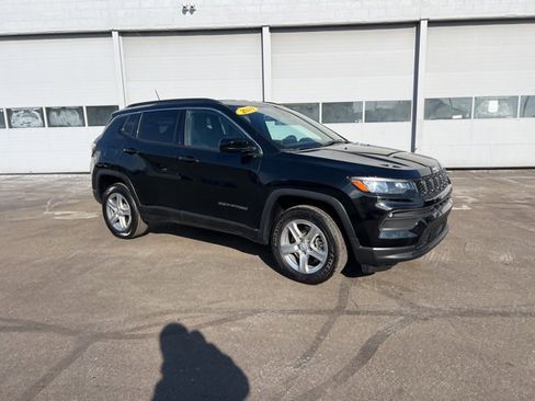 Used 2024 Jeep Compass Latitude image 2