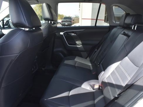 Used 2022 Toyota RAV4 XLE Premium image 15