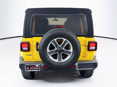 Used 2021 Jeep Wrangler Unlimited Sahara AWD/4WD image 3