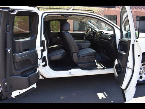 Used 2017 Nissan Titan S AWD/4WD image 31