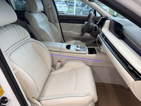 Used 2025 Genesis G90 3.5T AWD/4WD image 2
