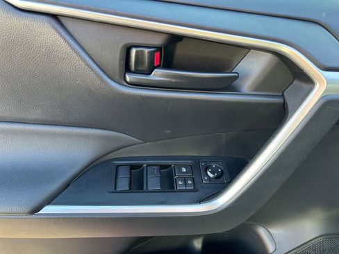 Used 2025 Toyota RAV4 LE AWD/4WD image 21