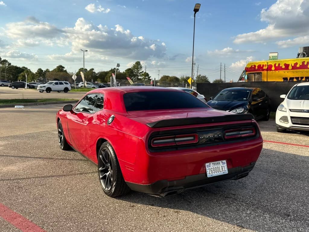Used 2017 Dodge Challenger R/T Scat Pack w/ Leather Interior Group RWD image 16