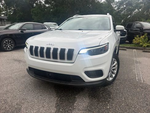 Used 2021 Jeep Cherokee Latitude FWD image 3