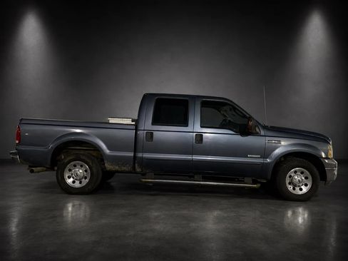 Used 2005 Ford F250 Lariat RWD image 2