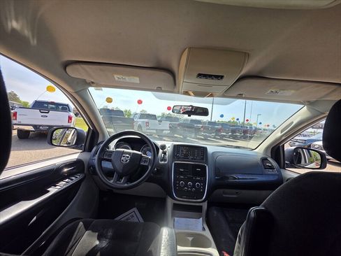 Used 2014 Dodge Grand Caravan SXT FWD image 13