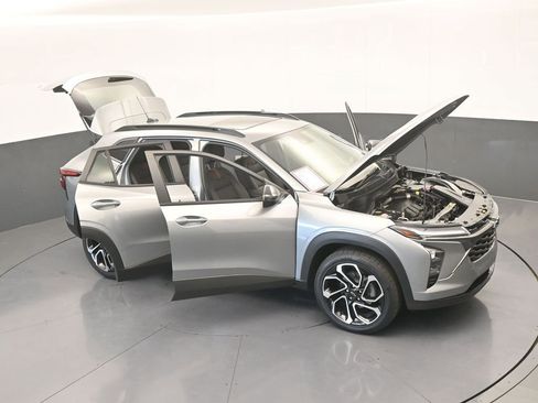 Used 2024 Chevrolet Trax RS w/ Sunroof Package image 73