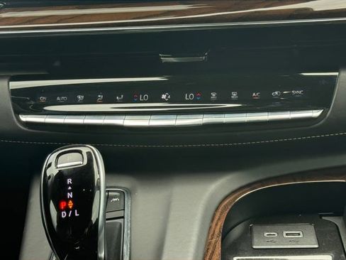 Used 2022 Cadillac Escalade ESV Sport Platinum w/ LPO, ONYX Package RWD image 4