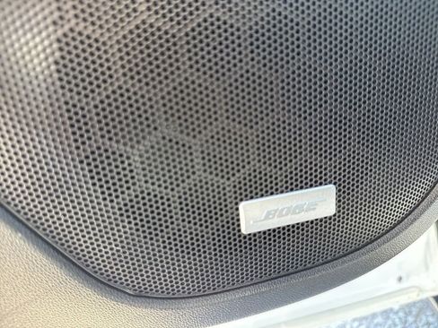 Used 2023 GMC Acadia SLT image 27