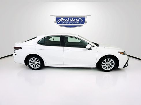 Used 2023 Toyota Camry SE FWD image 9