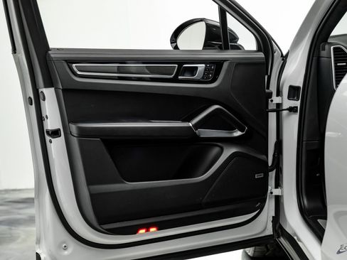 Used 2022 Porsche Cayenne Turbo image 88