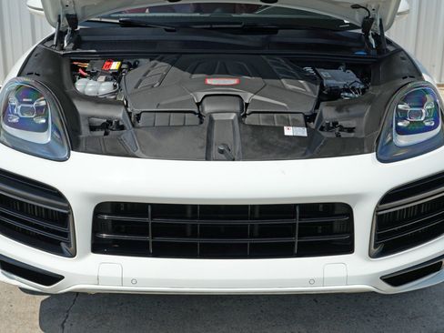 Used 2020 Porsche Cayenne Turbo image 8