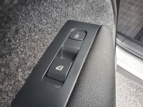 Used 2023 Volvo XC40 B5 Plus w/ Protection Package Premier image 16