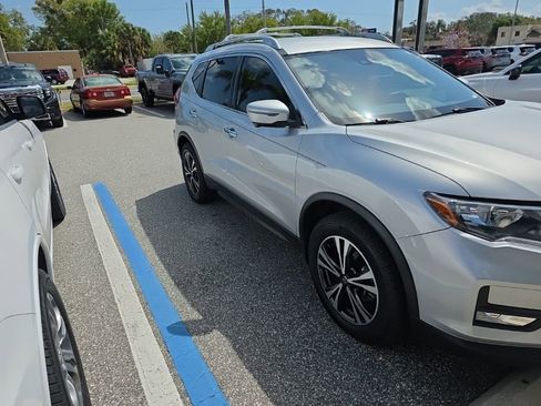 Used 2020 Nissan Rogue SV w/ Premium Package image 5